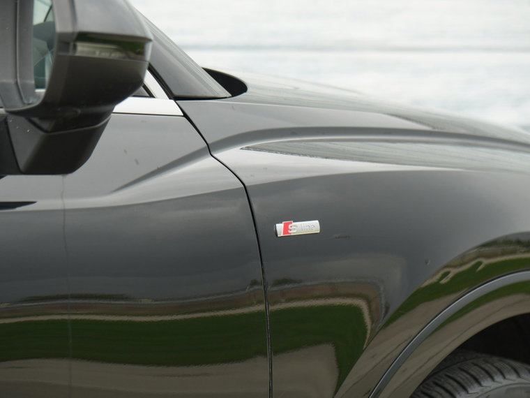 Vehicle Image 24