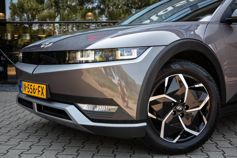 Vehicle Image 6