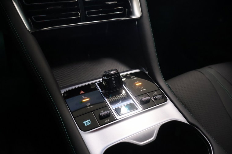 Vehicle Image 32