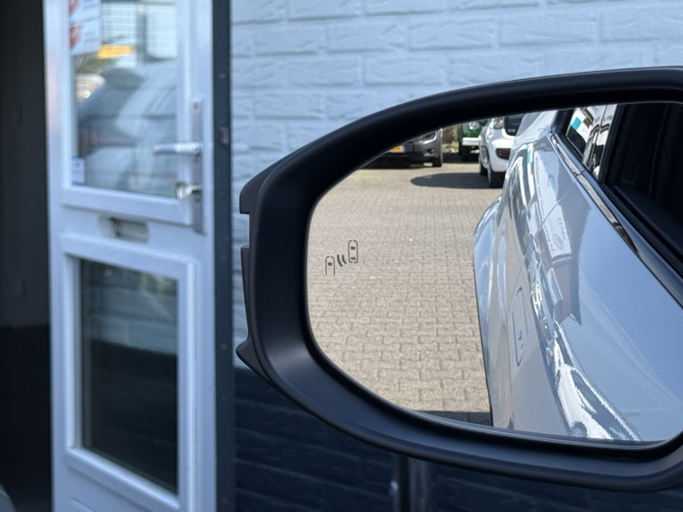 Vehicle Image 33