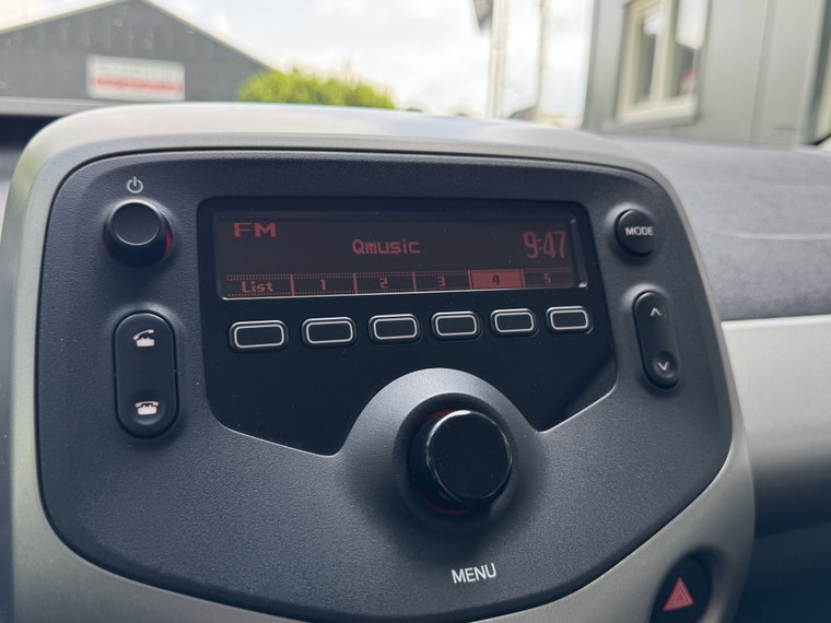 Vehicle Image 25
