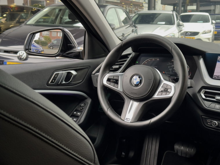 Vehicle Image 35