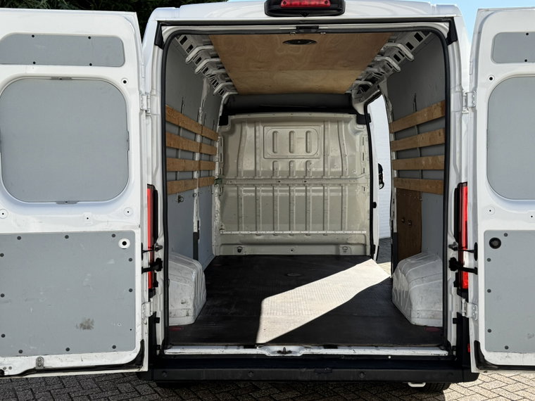 Vehicle Image 33