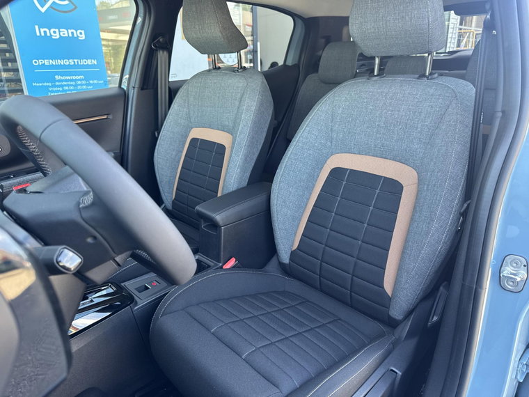 Vehicle Image 32