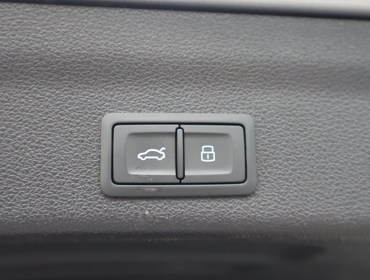 Vehicle Image 60