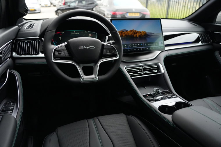 Vehicle Image 12