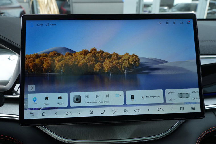 Vehicle Image 13