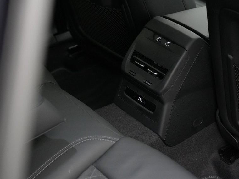 Vehicle Image 52