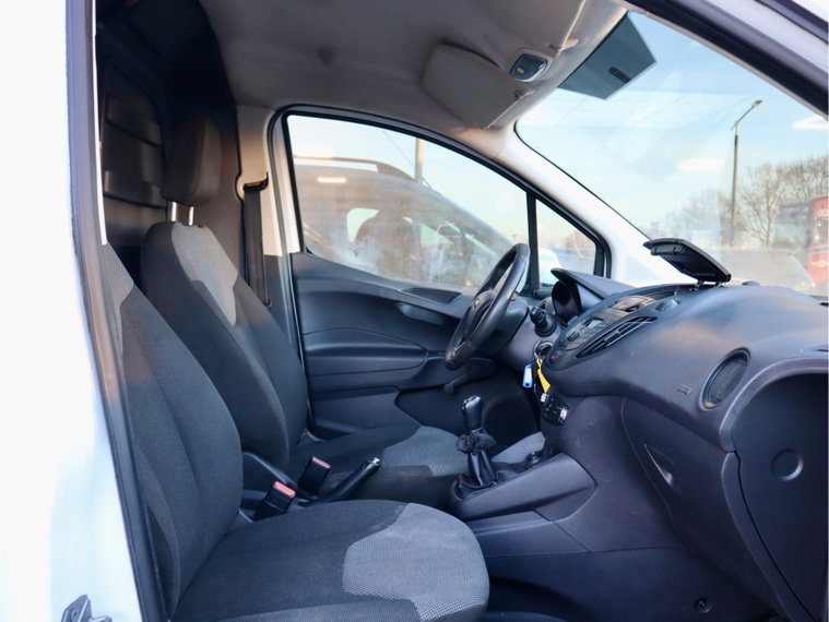 Vehicle Image 16