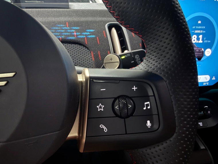 Vehicle Image 42