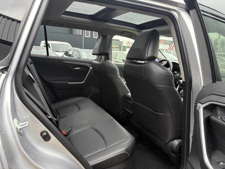 Vehicle Image 12