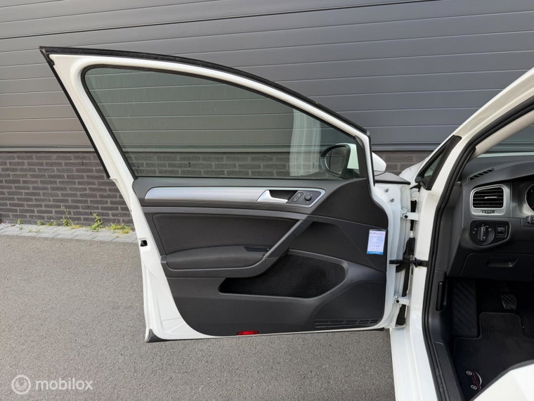 Vehicle Image 28
