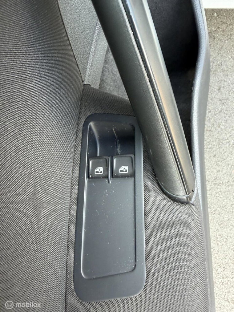 Vehicle Image 29