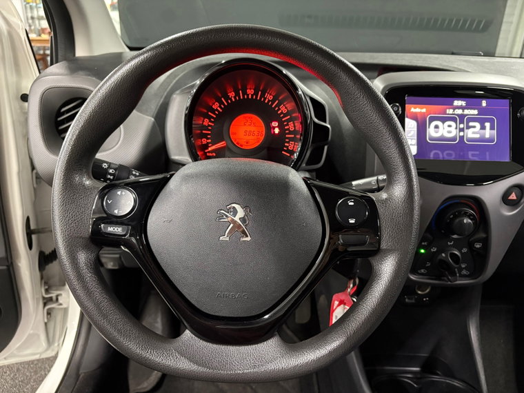 Vehicle Image 12