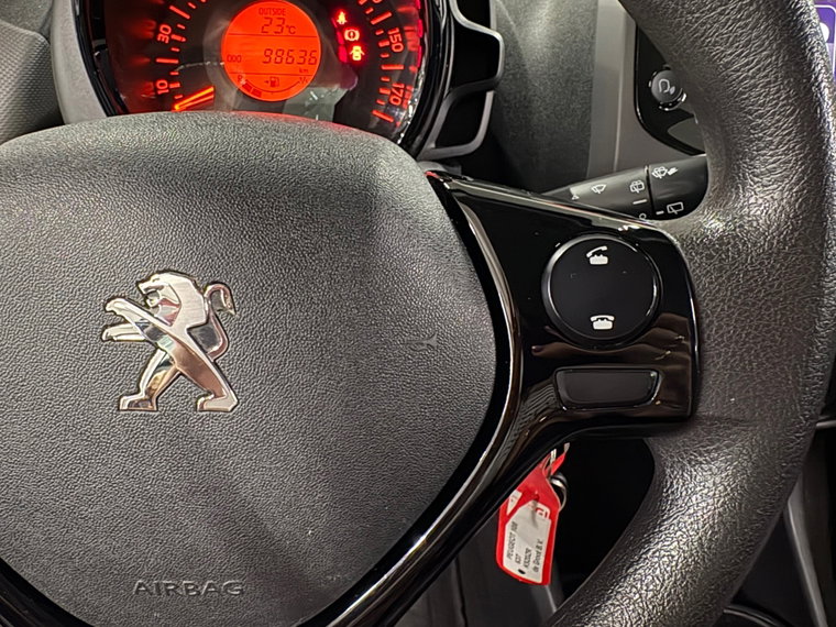 Vehicle Image 14