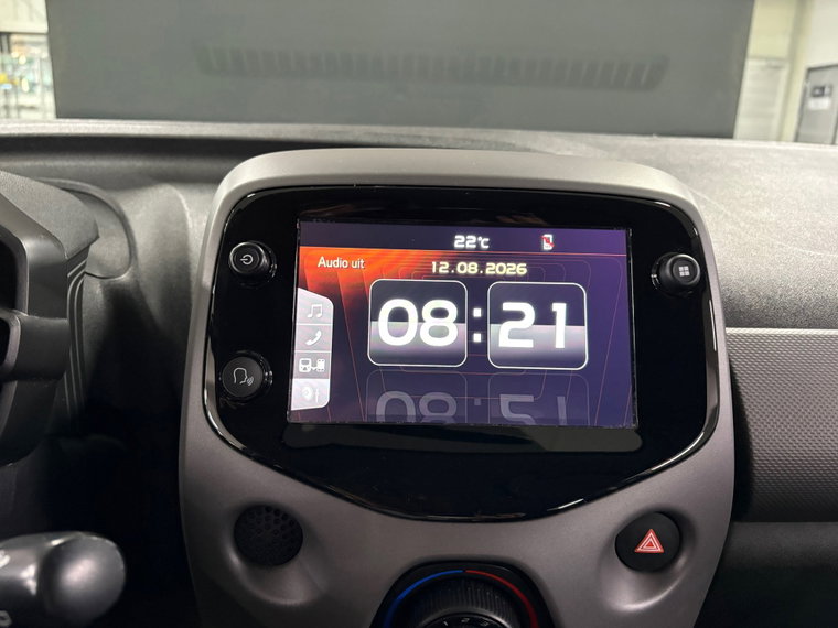 Vehicle Image 18