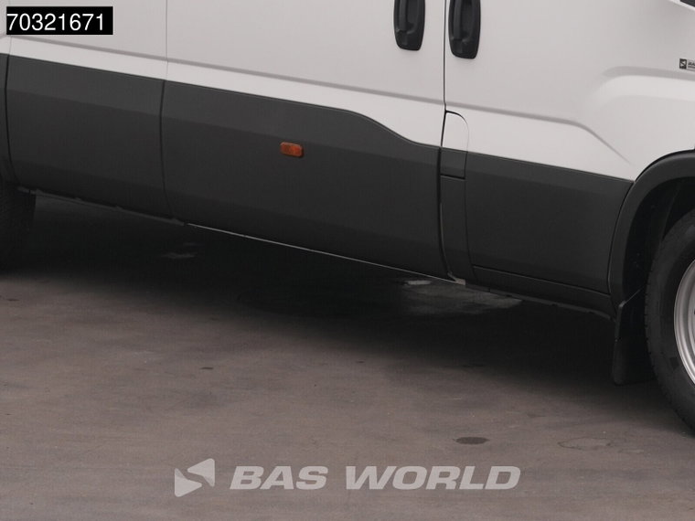 Vehicle Image 41