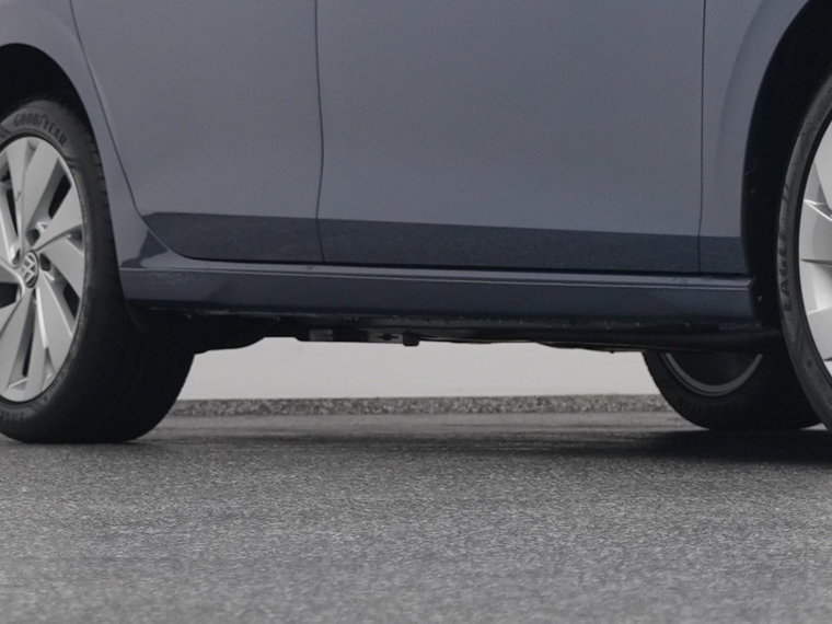 Vehicle Image 38