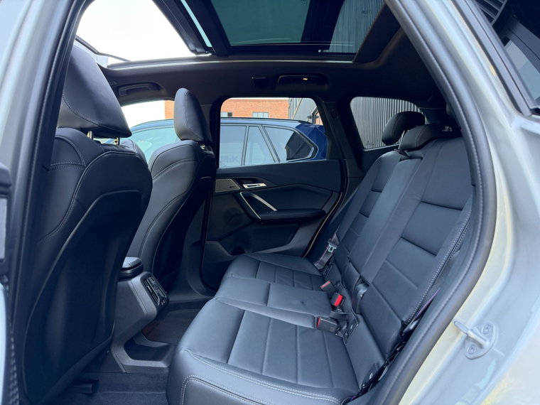 Vehicle Image 35