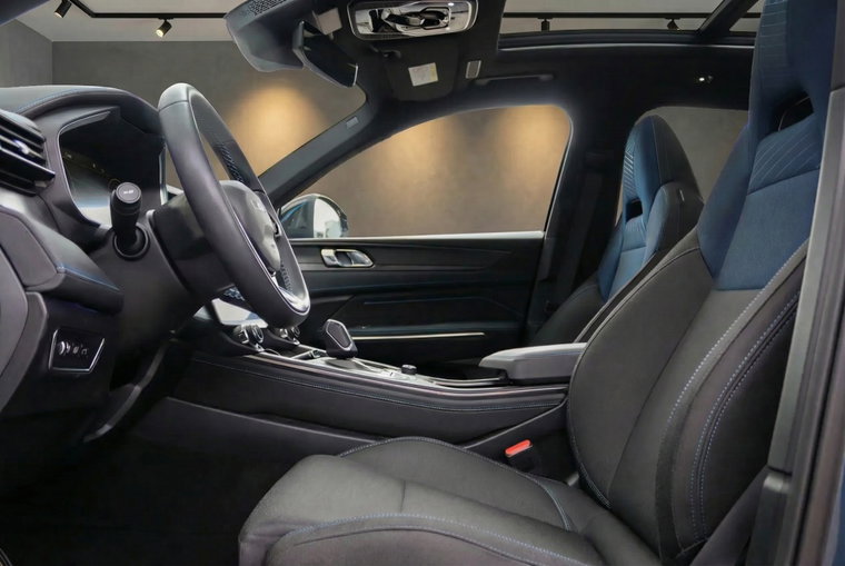 Vehicle Image 12