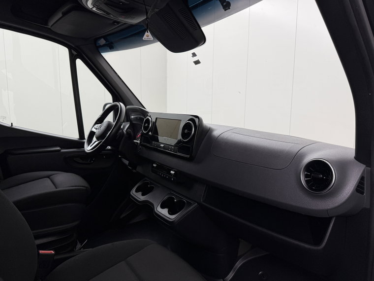 Vehicle Image 28