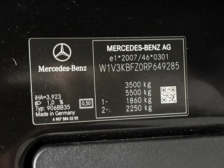 Vehicle Image 32