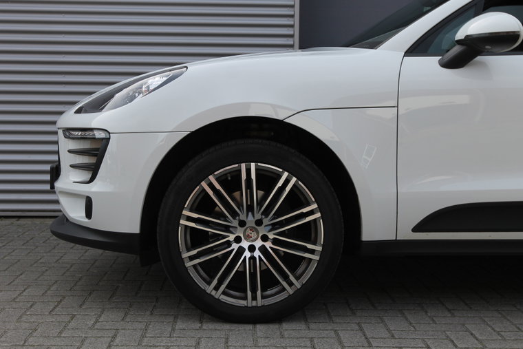 Vehicle Image 23