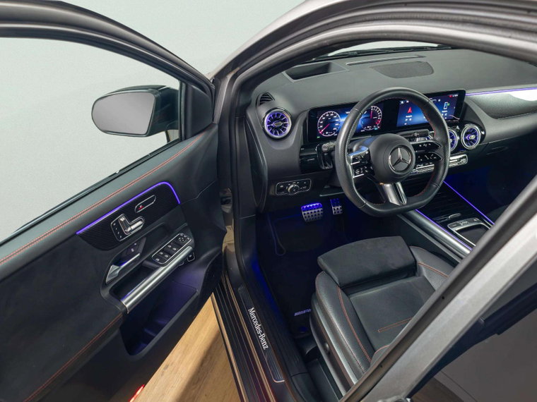 Vehicle Image 40
