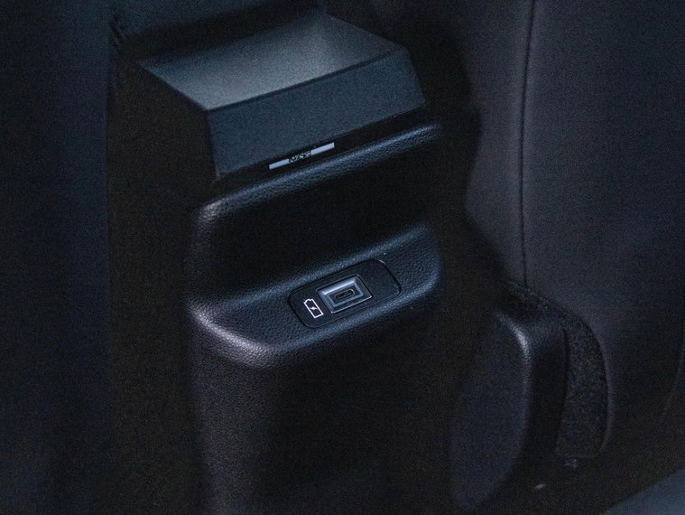 Vehicle Image 35