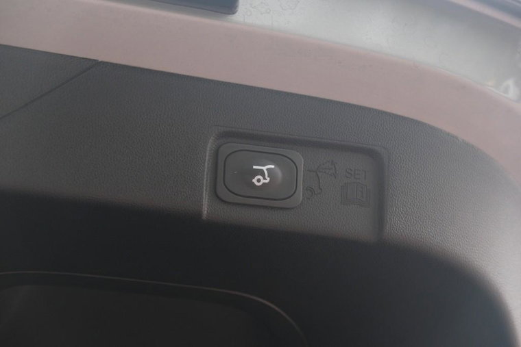 Vehicle Image 33