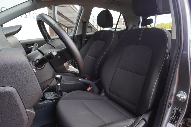 Vehicle Image 21