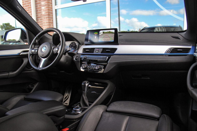 Vehicle Image 12