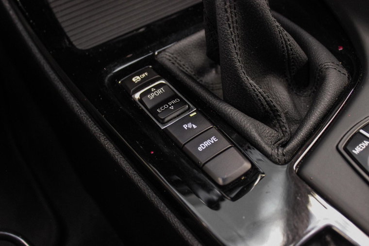 Vehicle Image 32