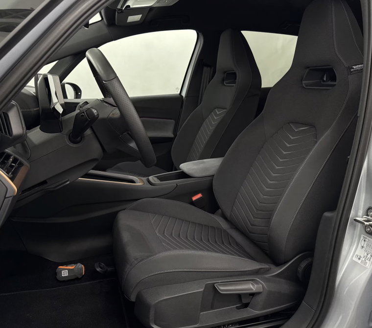 Vehicle Image 12