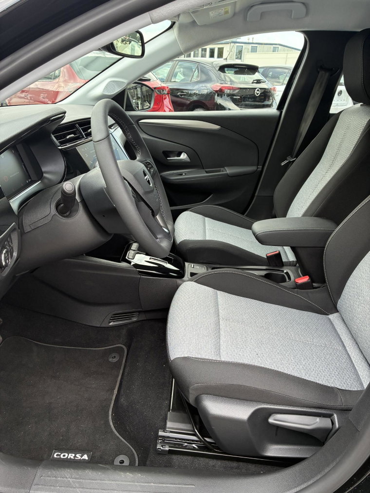 Vehicle Image 25
