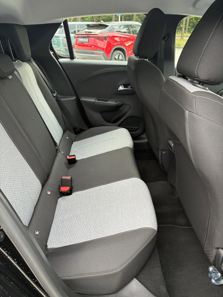 Vehicle Image 32