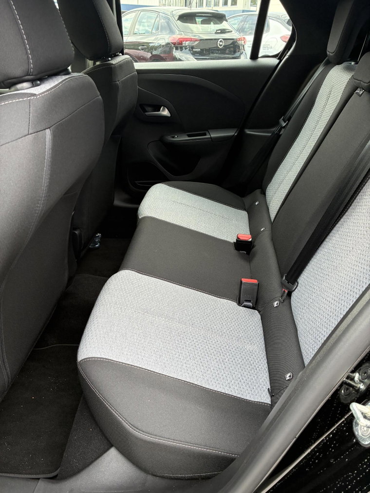 Vehicle Image 33
