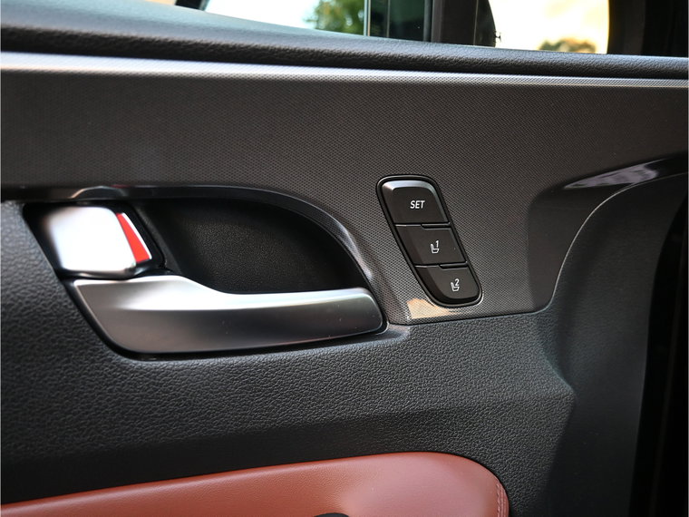 Vehicle Image 37