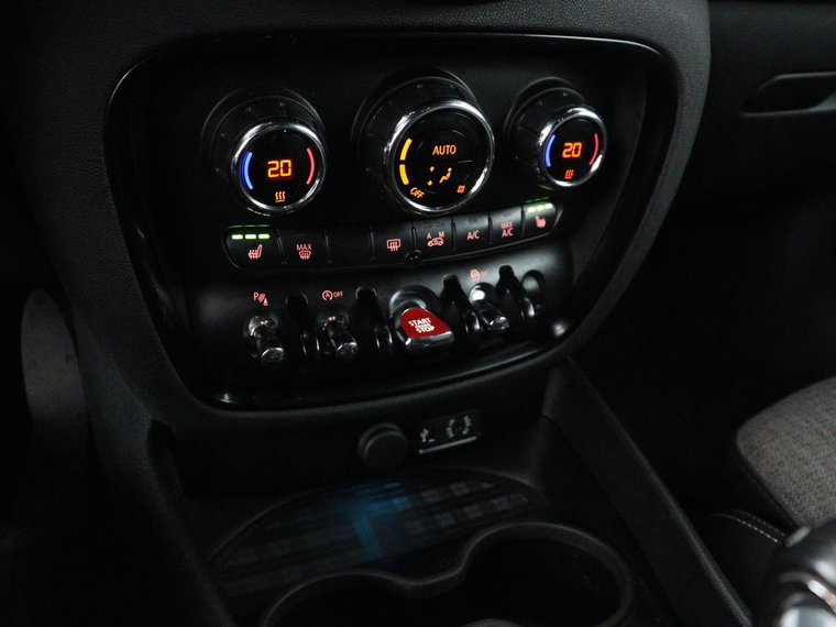 Vehicle Image 29