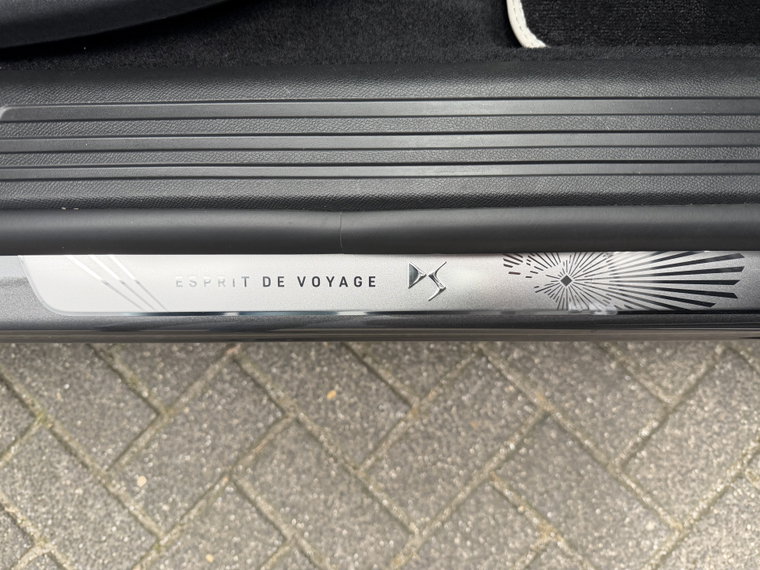 Vehicle Image 52