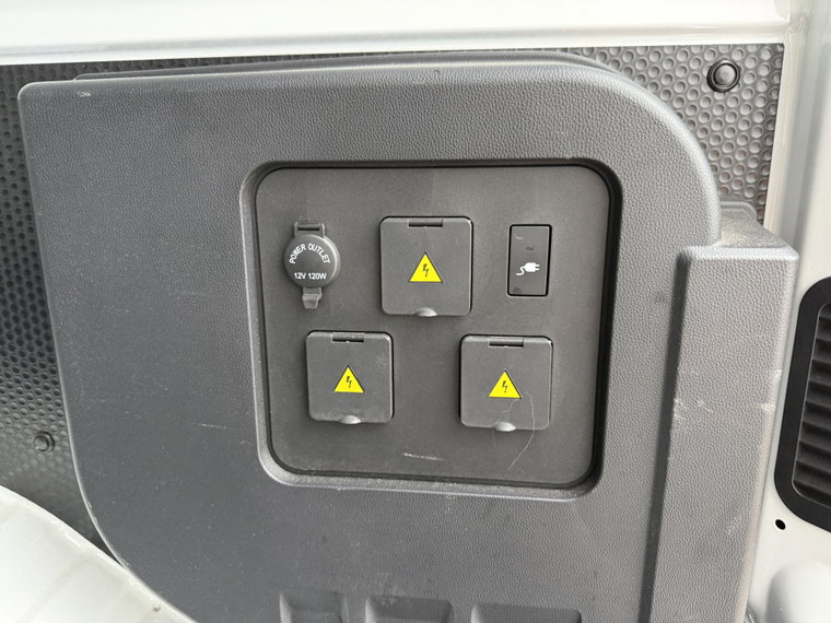 Vehicle Image 16