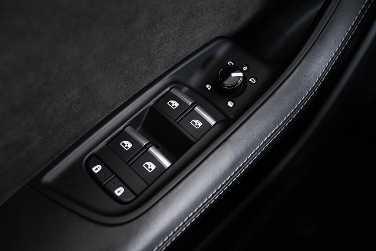 Vehicle Image 32