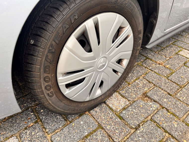 Vehicle Image 8