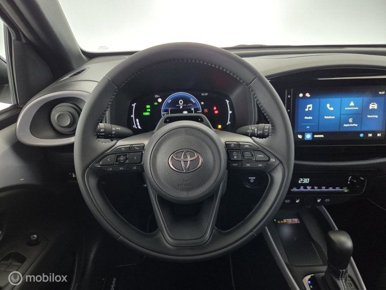 Vehicle Image 12