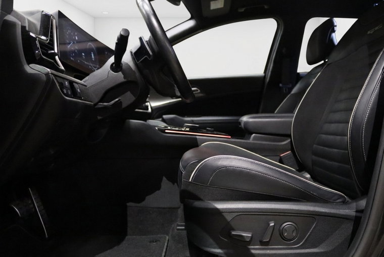 Vehicle Image 8