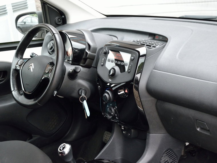 Vehicle Image 9