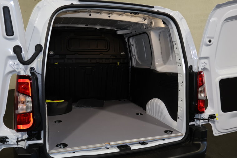 Vehicle Image 13