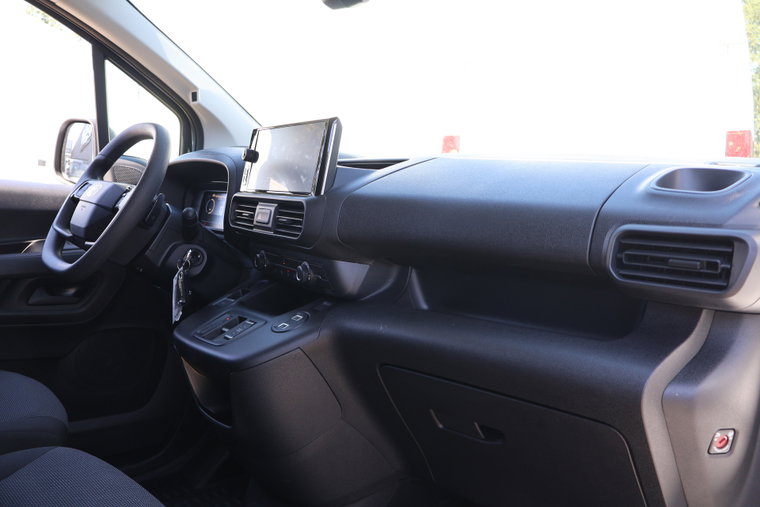 Vehicle Image 35