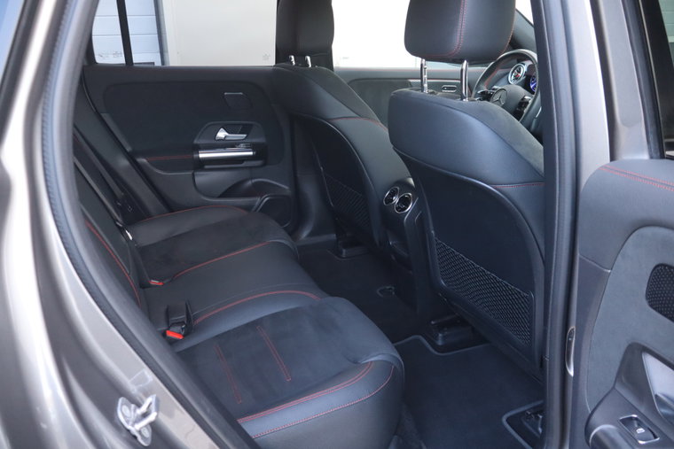 Vehicle Image 37