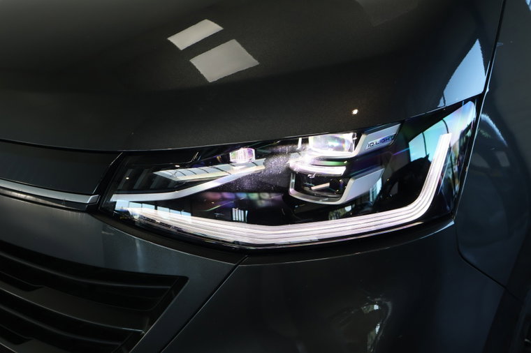 Vehicle Image 12